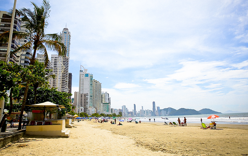 corretor de imoveis em balneario camboriu quatro motivos para ter uma casa na praia
